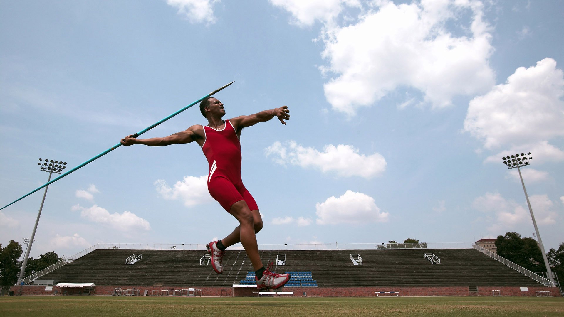 “高新区全民健身馆:短柄墙球赛,让每一击都充满策略与智慧”